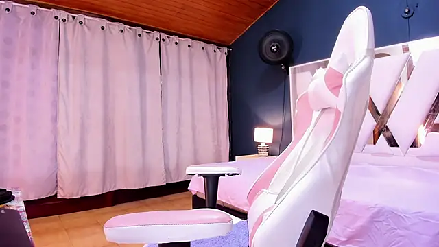 Alondra Cutie online show from 30, 1, 2025