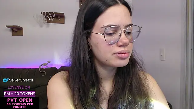 crystalll room online show from 10, 10, 2025