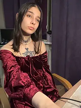 Snapshot of mollyEXD chatting on 25, 11, 2025 mollyEXD online show from 25, 11, 2025