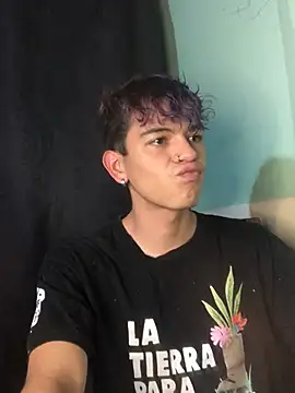 Snapshot of Mickey_Magic chatting on 18, 1, 2025 Mickey Magic online show from 18, 1, 2025