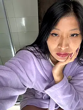 hannah howeell   online show from 12, 11, 2025