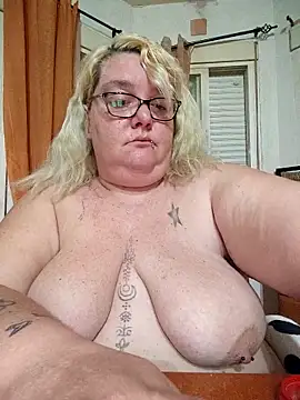 Snapshot of diosacurvy1984 chatting on 18, 4, 2026 diosacurvy1984 online show from 18, 4, 2026