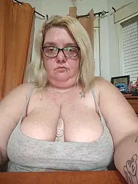 Snapshot of diosacurvy1984 chatting on 24, 4, 2026 diosacurvy1984 online show from 24, 4, 2026