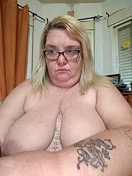 Snapshot of diosacurvy1984 chatting on 4, 5, 2026 diosacurvy1984 online show from 4, 5, 2026