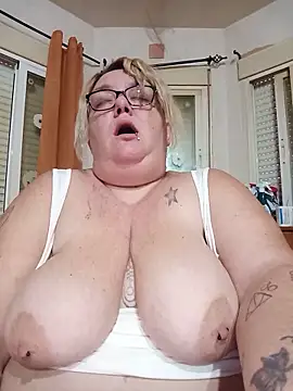 Snapshot of diosacurvy1984 chatting on 28, 5, 2026 diosacurvy1984 online show from 28, 5, 2026