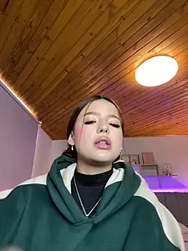Snapshot of Sofia18_pinkk chatting on 3, 3, 2025 Sofia18 pinkk online show from 3, 3, 2025
