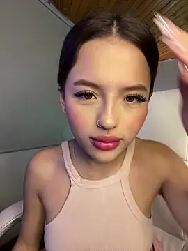 Snapshot of Sofia18_pinkk chatting on 7, 10, 2025 Sofia18 pinkk online show from 7, 10, 2025