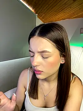 Snapshot of Sofia18_pinkk chatting on 12, 10, 2025 Sofia18 pinkk online show from 12, 10, 2025