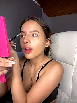 Snapshot of Sofia18_pinkk chatting on 18, 10, 2025 Sofia18 pinkk online show from 18, 10, 2025