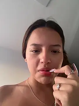 Snapshot of Sofia18_pinkk chatting on 28, 10, 2025 Sofia18 pinkk online show from 28, 10, 2025