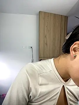 Snapshot of Sofia18_pinkk chatting on 8, 11, 2025 Sofia18 pinkk online show from 8, 11, 2025