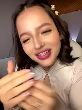 Snapshot of Sofia18_pinkk chatting on 18, 11, 2025 Sofia18 pinkk online show from 18, 11, 2025