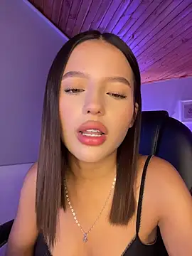 Snapshot of Sofia18_pinkk chatting on 2, 7, 2026 Sofia18 pinkk online show from 2, 7, 2026