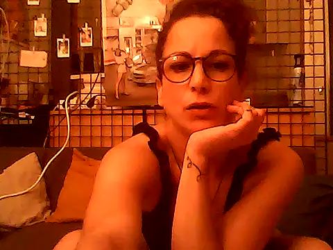 Snapshot of Lela64 chatting on 11, 9, 2025 Lela64 online show from 11, 9, 2025