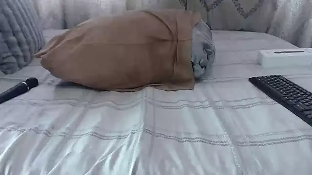 BUBBLYBUNNYxx online show from 27, 10, 2025