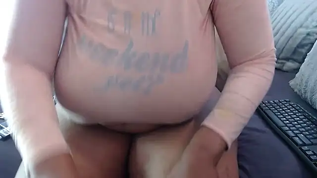 BUBBLYBUNNYxx online show from 5, 12, 2025