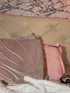 Lili  taylor online show from 5, 4, 2026