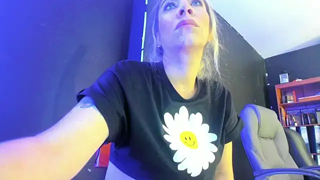 viktoria davis  online show from 10, 3, 2025