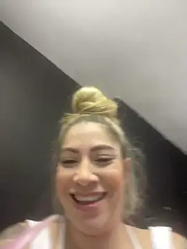 viktoria davis  online show from 11, 3, 2025