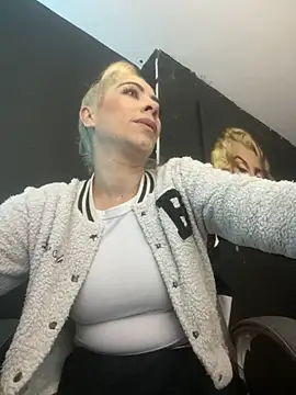 viktoria davis  online show from 4, 10, 2025