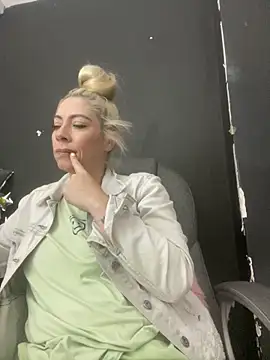 viktoria davis  online show from 5, 1, 2026