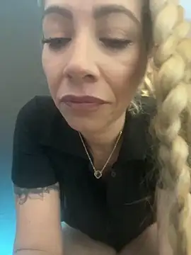 viktoria davis  online show from 11, 2, 2026