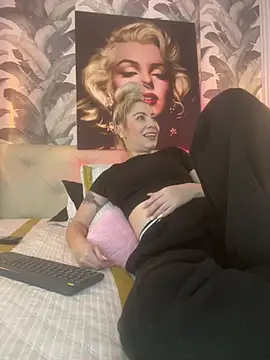 viktoria davis  online show from 13, 7, 2026