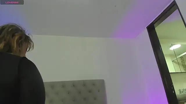 Dayana  Ospina online show from 10, 2, 2025