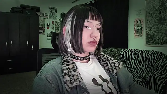 Snapshot of roxy_toxic chatting on 18, 6, 2026 roxy toxic online show from 18, 6, 2026