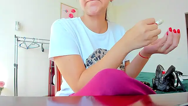 Tianiaa online show from 18, 9, 2025