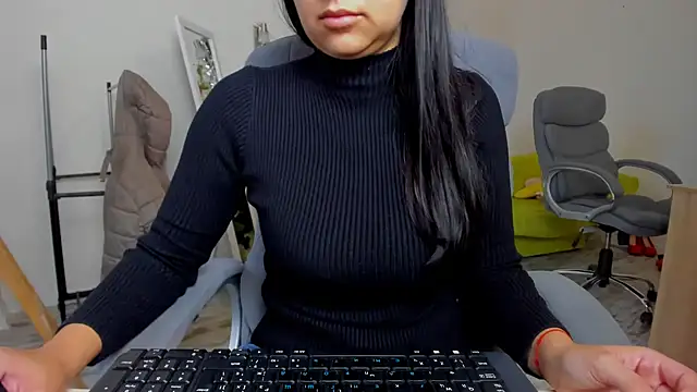 Tianiaa online show from 3, 12, 2025