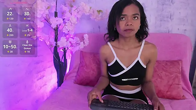 Snapshot of Gletty_noa chatting on 2, 10, 2025 Gletty noa online show from 2, 10, 2025