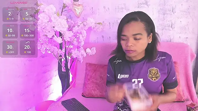 Snapshot of Gletty_noa chatting on 7, 10, 2025 Gletty noa online show from 7, 10, 2025