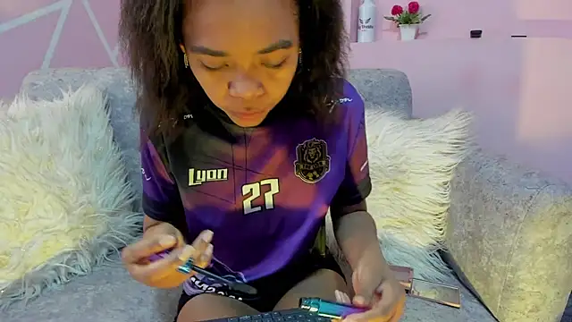 Snapshot of Gletty_noa chatting on 13, 11, 2025 Gletty noa online show from 13, 11, 2025