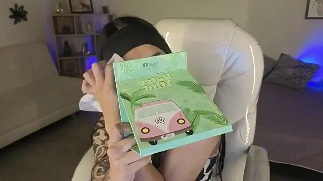 Snapshot of Nicole_Foxx_ chatting on 12, 10, 2025 Nicole Foxx online show from 12, 10, 2025