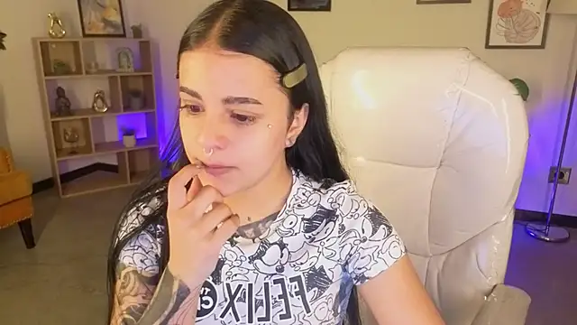 Snapshot of Nicole_Foxx_ chatting on 31, 10, 2025 Nicole Foxx online show from 31, 10, 2025