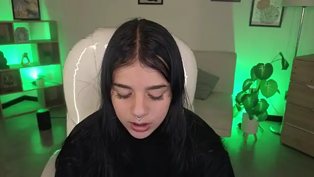 Snapshot of Nicole_Foxx_ chatting on 24, 11, 2025 Nicole Foxx online show from 24, 11, 2025