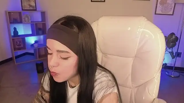 Snapshot of Nicole_Foxx_ chatting on 25, 11, 2025 Nicole Foxx online show from 25, 11, 2025