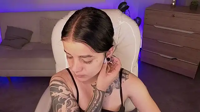 Nicole Foxx  online show from 17, 3, 2026