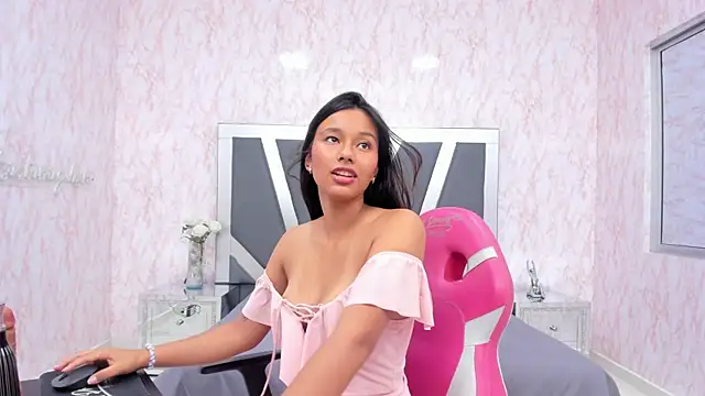 LIA SWAN  online show from 28, 2, 2025