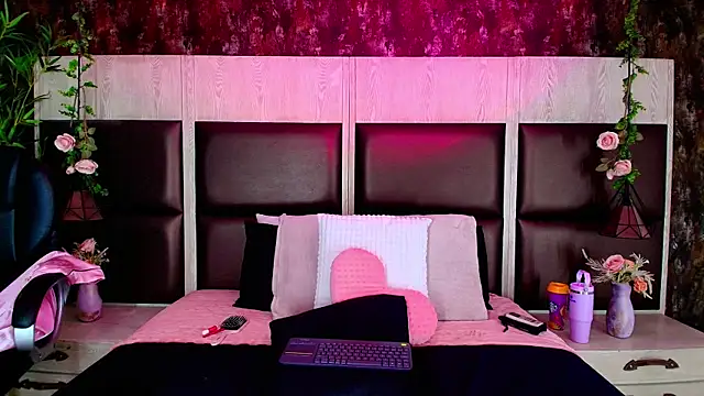 Snapshot of Bella_Smiith_ chatting on 3, 10, 2025 Bella Smiith online show from 3, 10, 2025