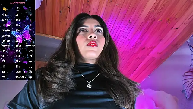 emili clark online show from 28, 11, 2025