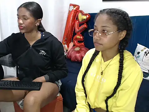 Snapshot of LITTLEDOLLHOT chatting on 28, 2, 2025 LITTLEDOLLHOT online show from 28, 2, 2025