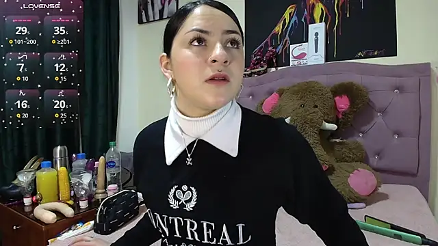 Emmie Hot online show from 10, 10, 2025