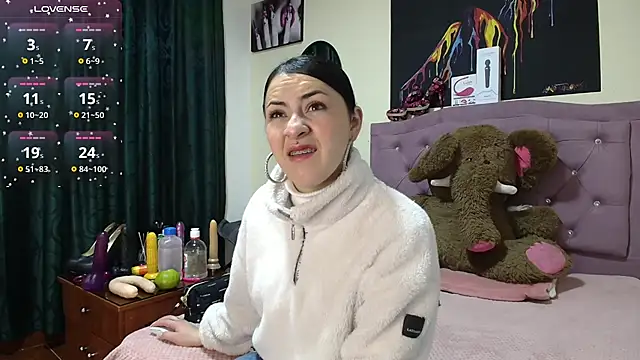 Emmie Hot online show from 25, 10, 2025