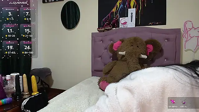 Emmie Hot online show from 27, 11, 2025