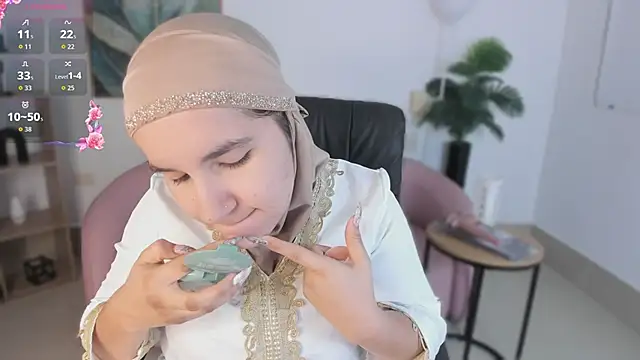 Snapshot of Ayha_khalaf chatting on 26, 9, 2025 Ayha khalaf online show from 26, 9, 2025