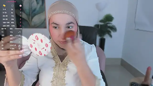 Snapshot of Ayha_khalaf chatting on 2, 10, 2025 Ayha khalaf online show from 2, 10, 2025