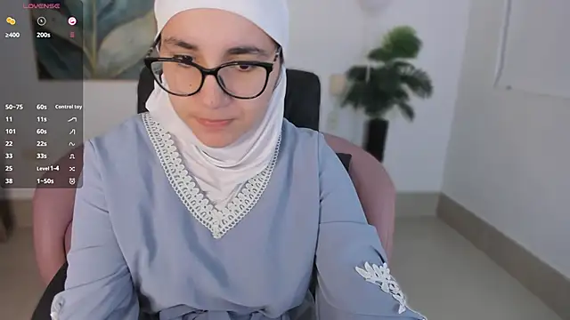 Snapshot of Ayha_khalaf chatting on 7, 10, 2025 Ayha khalaf online show from 7, 10, 2025