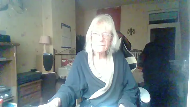 Snapshot of rosanetrav chatting on 18, 11, 2025 rosanetrav online show from 18, 11, 2025